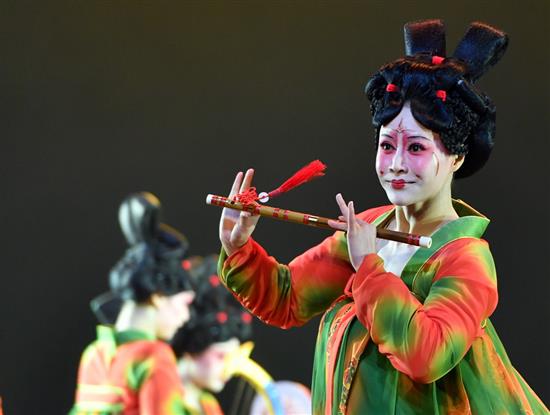 演员在第十二届中国舞蹈“荷花奖”古典舞终评演出上表演《唐宫夜宴》（2020年10月16日摄）。